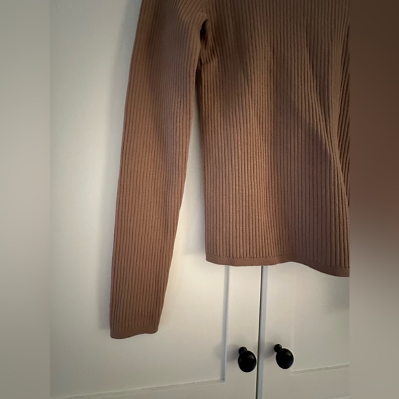 ARITZIA BABATON Amer Sculpt Knit Mockneck
Sweater. Size S in Taupe Brown. NWOT. - Picture 5 of 6